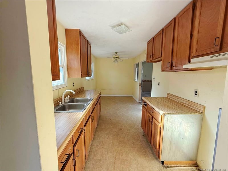 5503 River Rd, Hope Mills, NC 28348