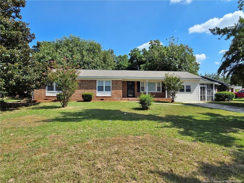 5512 Mesa Dr, Fayetteville, NC 28303