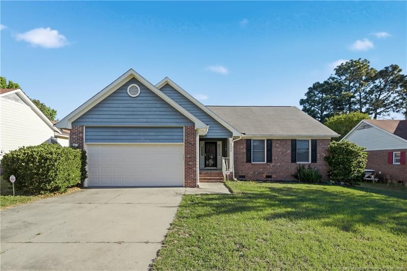 5532 Bear Creek Cir, Fayetteville, NC 28304