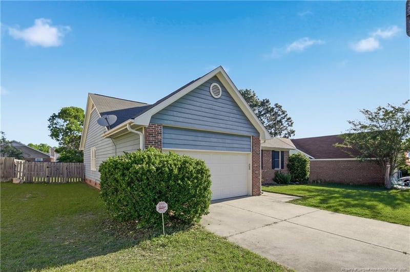 5532 Bear Creek Cir, Fayetteville, NC 28304