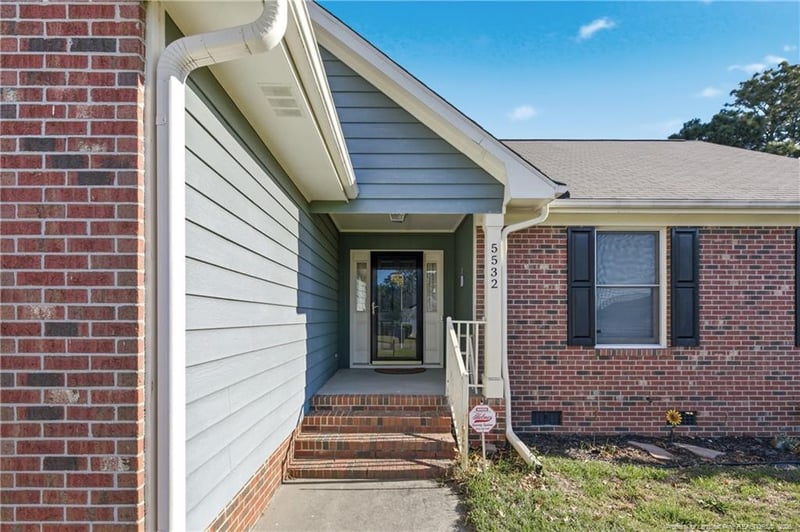 5532 Bear Creek Cir, Fayetteville, NC 28304