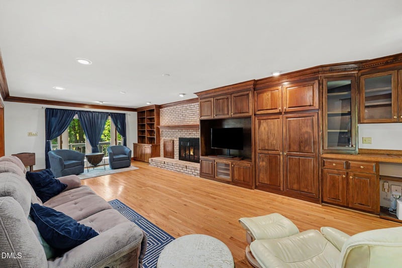 5537 Parkwood Dr, Raleigh, NC 27612