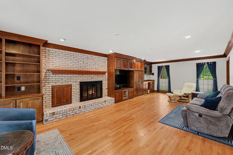 5537 Parkwood Dr, Raleigh, NC 27612