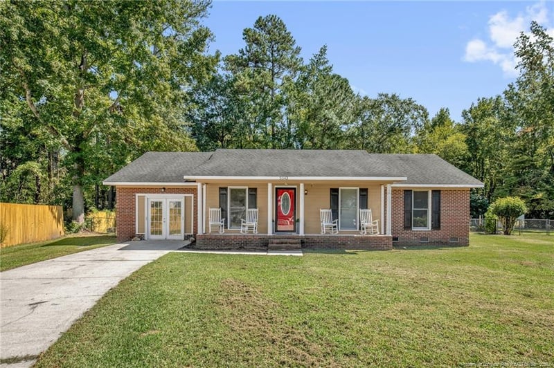 5543 Hallwood Dr, Hope Mills, NC 28348