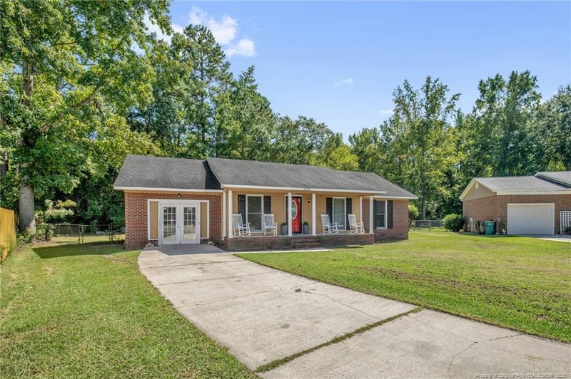 5543 Hallwood Dr, Hope Mills, NC 28348