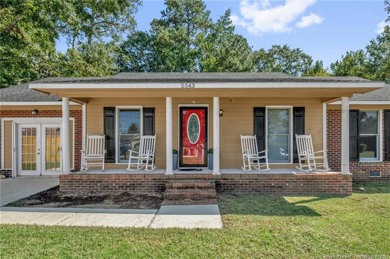 5543 Hallwood Dr, Hope Mills, NC 28348