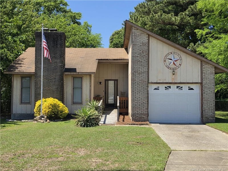 556 Glensford Dr, Fayetteville, NC 28314