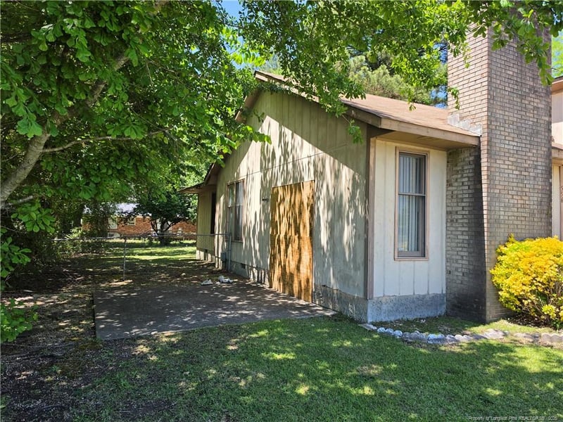556 Glensford Dr, Fayetteville, NC 28314