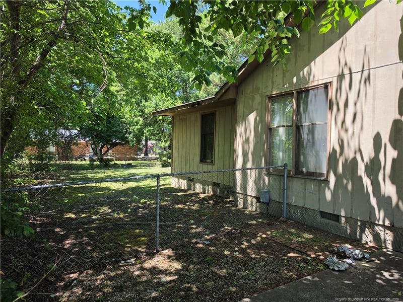 556 Glensford Dr, Fayetteville, NC 28314