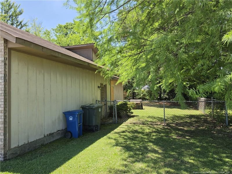 556 Glensford Dr, Fayetteville, NC 28314