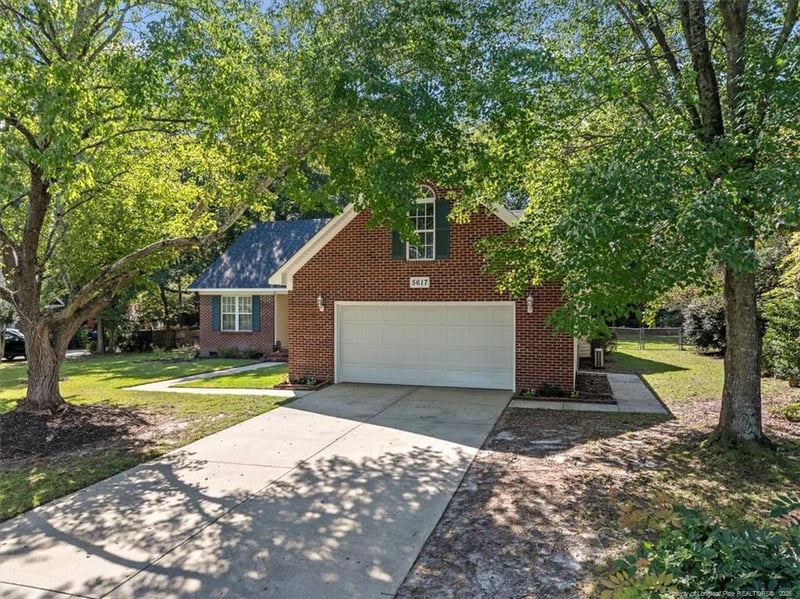 5617 Finish Line Dr, Hope Mills, NC 28348