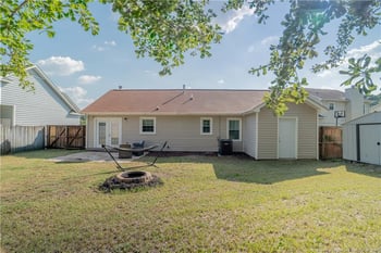5652 Pepperbush Dr, Fayetteville, NC 28304