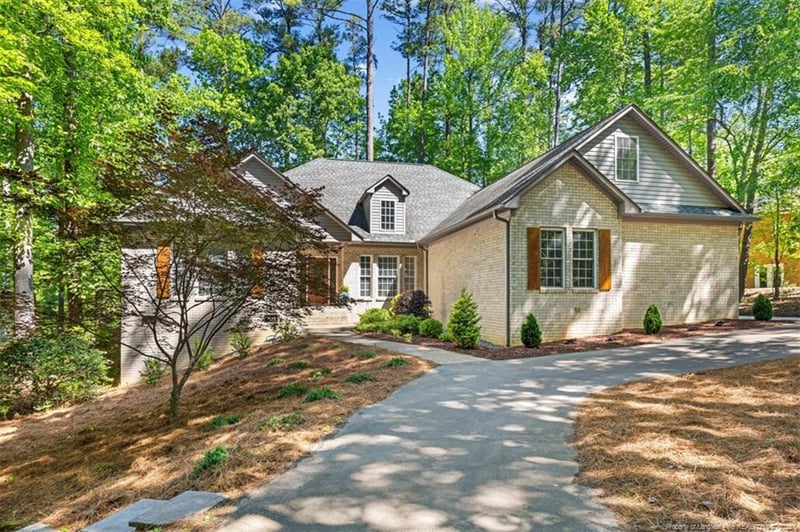 570 Broadmoor Ct, Sanford, NC 27332