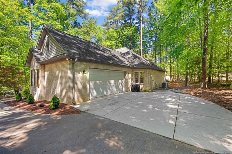 570 Broadmoor Ct, Sanford, NC 27332