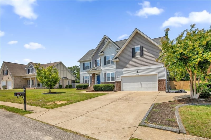 5720 Gentleman Dr, Hope Mills, NC 28348