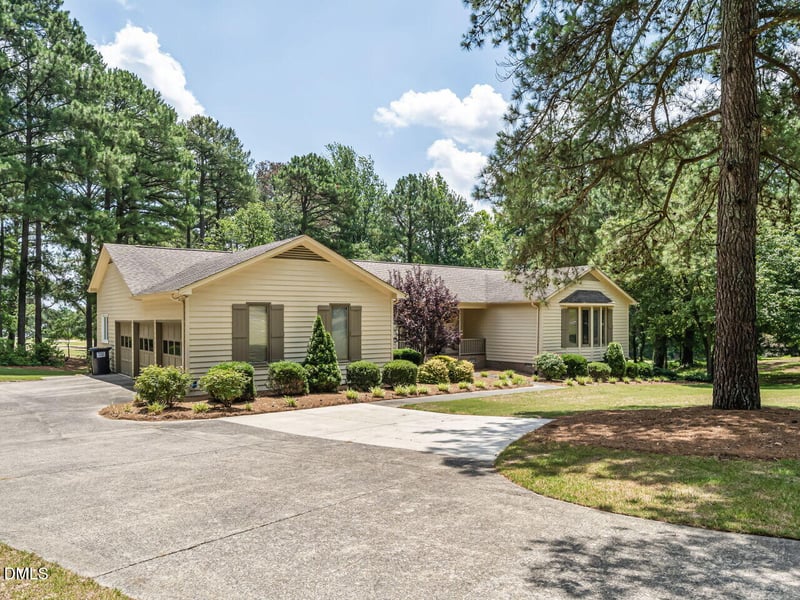 5721 Quail Ridge Dr, Sanford, NC 27332