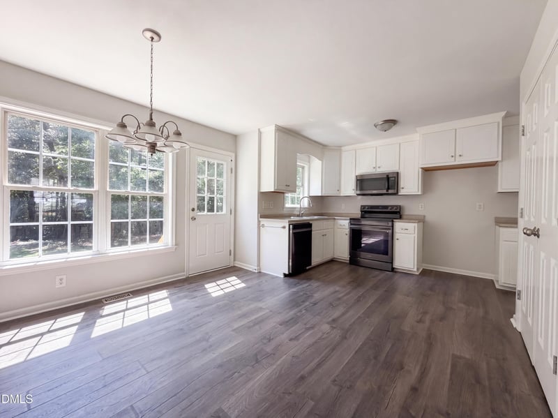 576 Sunray Dr, Clayton, NC 27520