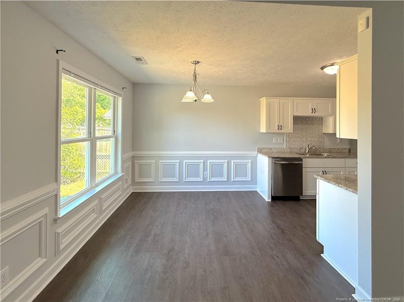 5800 Pepperbush Dr, Fayetteville, NC 28304
