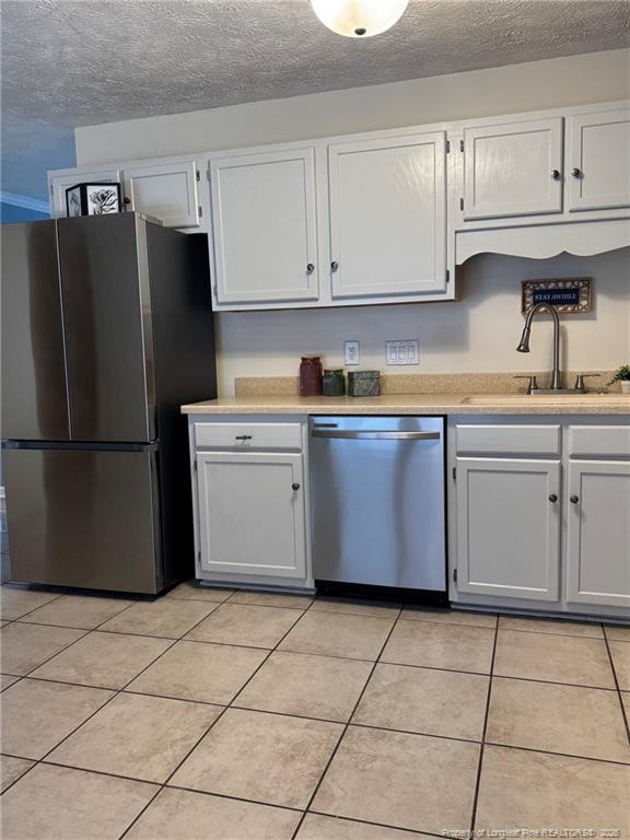 5826 Bloomsbury Dr, Fayetteville, NC 28306