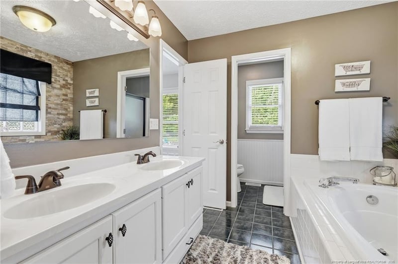 5829 Finish Line Dr, Hope Mills, NC 28348