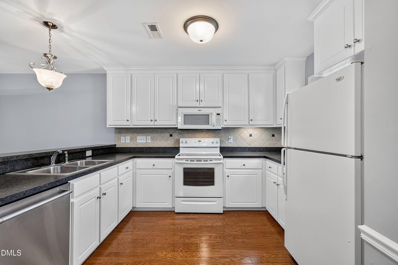 585 Pinecroft Dr, Clayton, NC 27520