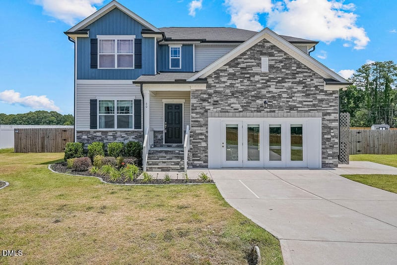 60 Olivia Crossing Ct, Four Oaks, NC 27524