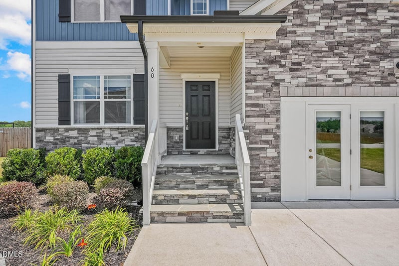 60 Olivia Crossing Ct, Four Oaks, NC 27524