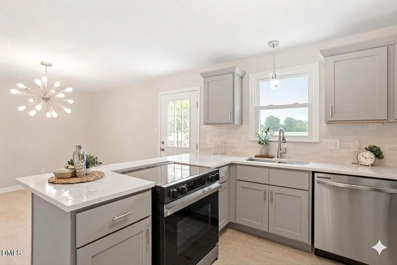 601 West St, Selma, NC 27576
