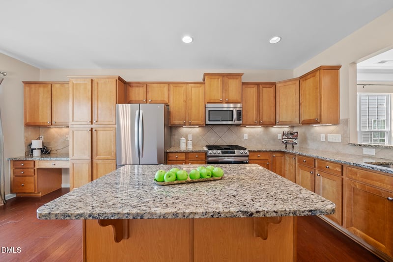 604 Bloomsbury Pl, Cary, NC 27519