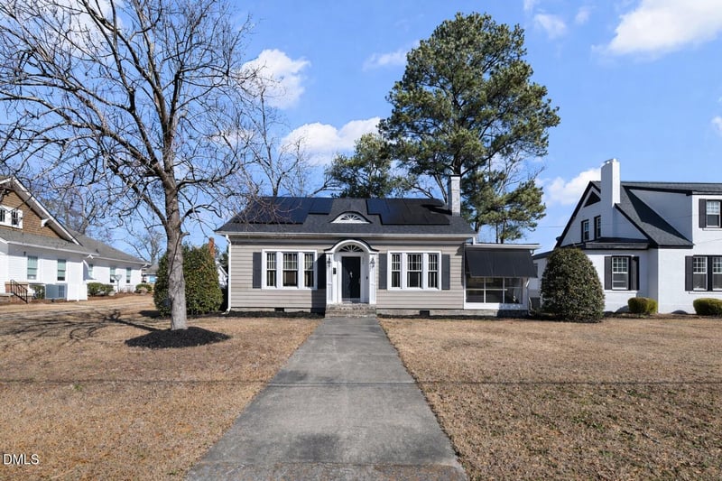 604 W Divine St, Dunn, NC 28334