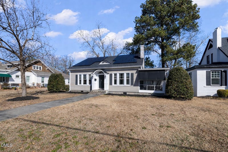 604 W Divine St, Dunn, NC 28334