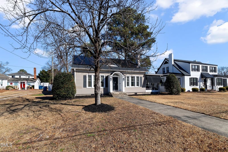 604 W Divine St, Dunn, NC 28334