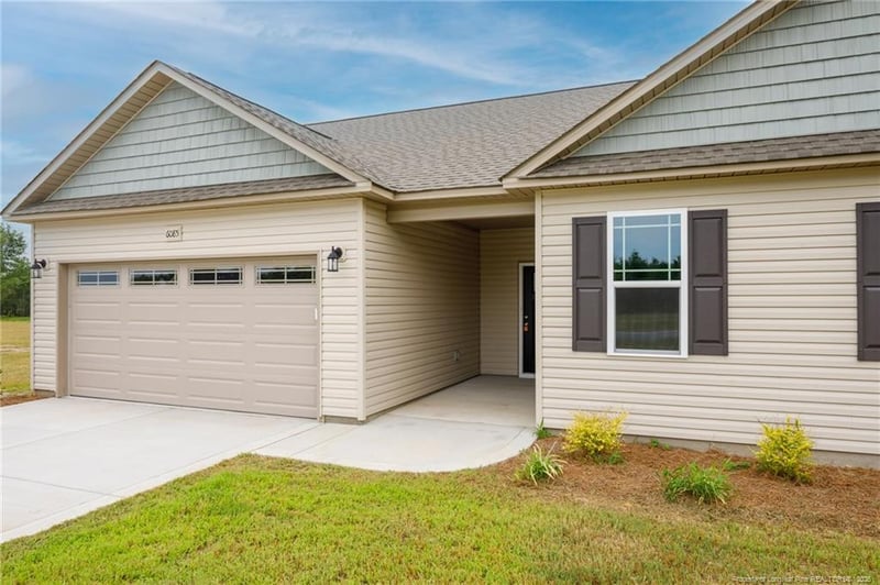 6085 Ari Ct, Fayetteville, NC 28312