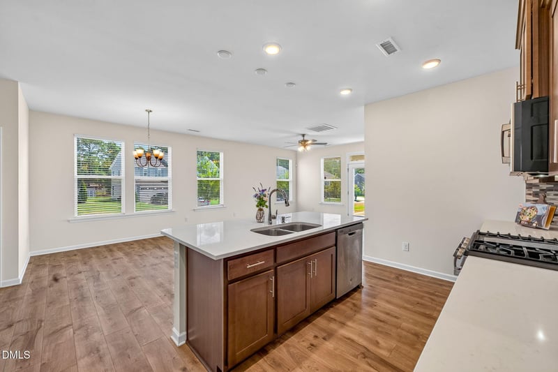 609 Crestdale Dr, Clayton, NC 27520