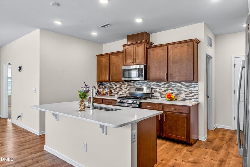 609 Crestdale Dr, Clayton, NC 27520