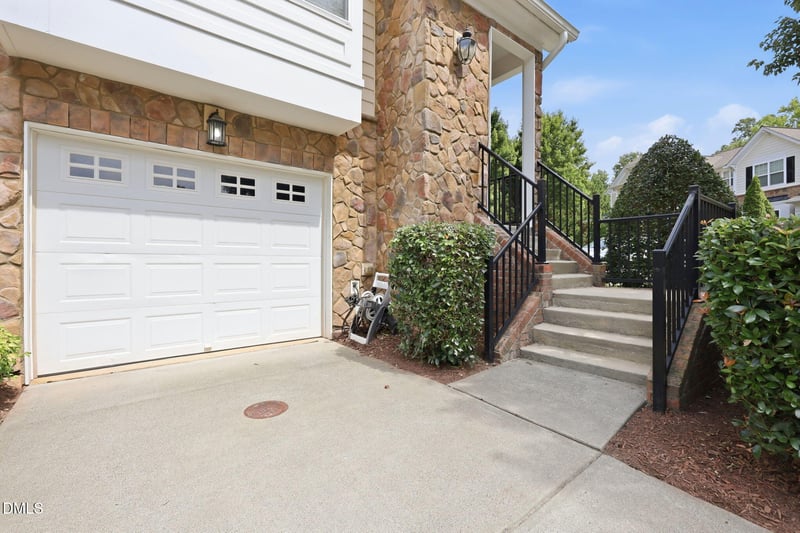 6102 Braidwood Ct, Raleigh, NC 27612