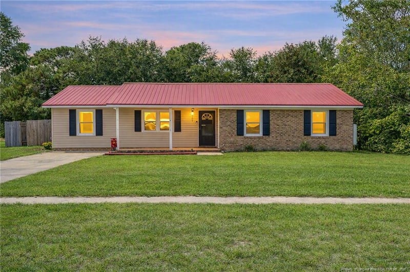 6106 Lexington Dr, Hope Mills, NC 28348