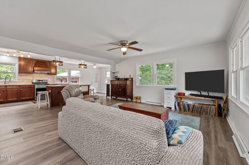 614 Ridgeway Dr, Burlington, NC 27217
