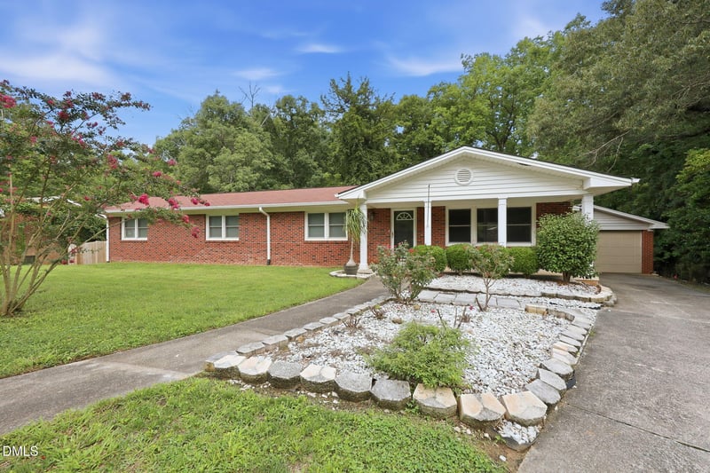 614 Ridgeway Dr, Burlington, NC 27217