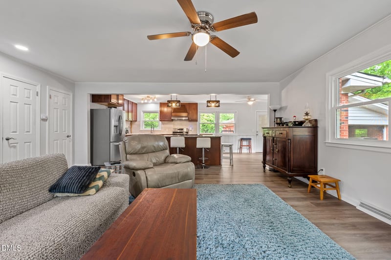 614 Ridgeway Dr, Burlington, NC 27217