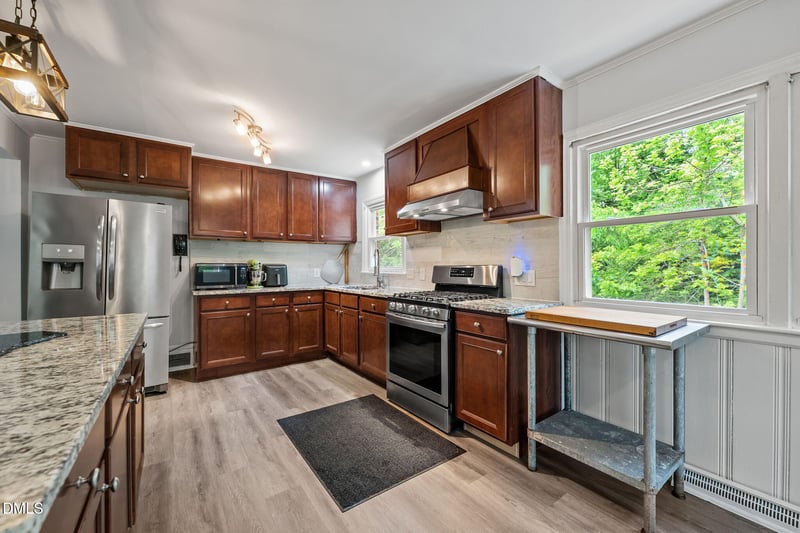614 Ridgeway Dr, Burlington, NC 27217