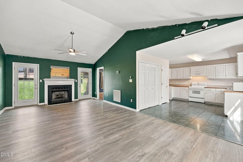 615 N 4th St, Mebane, NC 27302