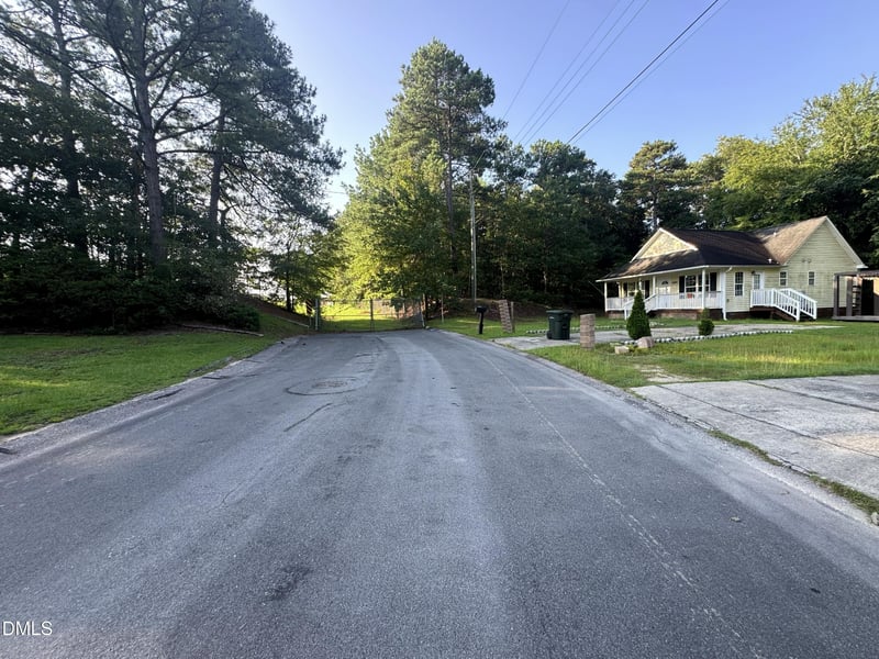 6158 Lonestar Rd, Fayetteville, NC 28303