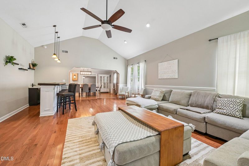 616 Maple Ln, Raleigh, NC 27603
