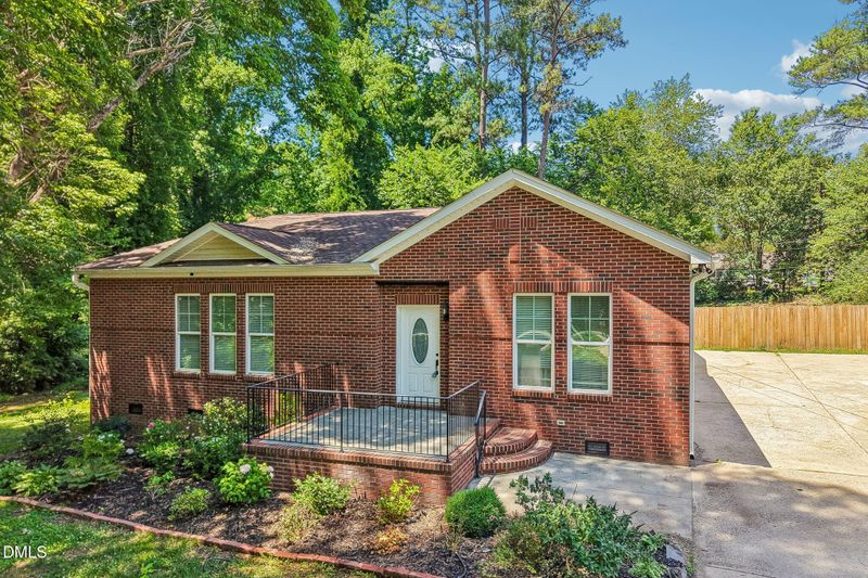 616 Maple Ln, Raleigh, NC 27603