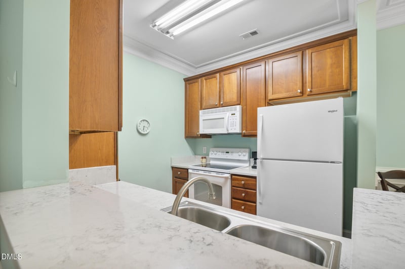 622 Waterford Lake Dr, Cary, NC 27519