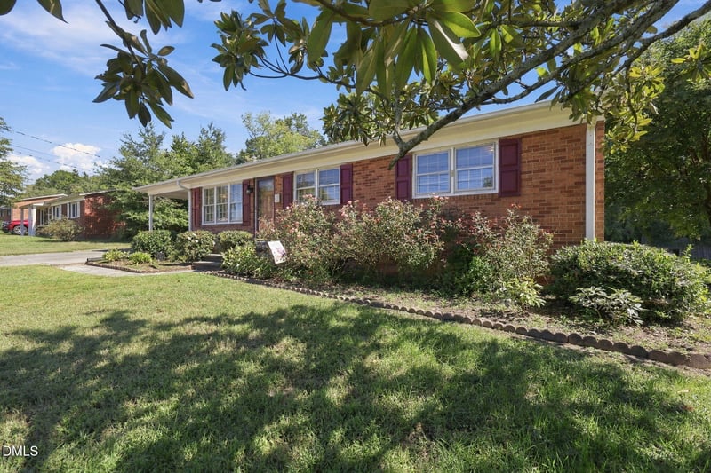 625 Holly St, Burlington, NC 27217