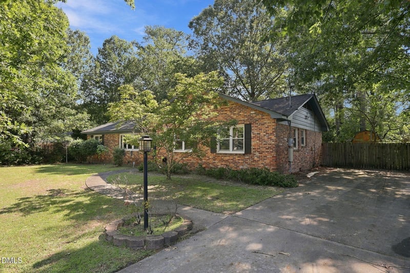 6320 Milford Rd, Fayetteville, NC 28303