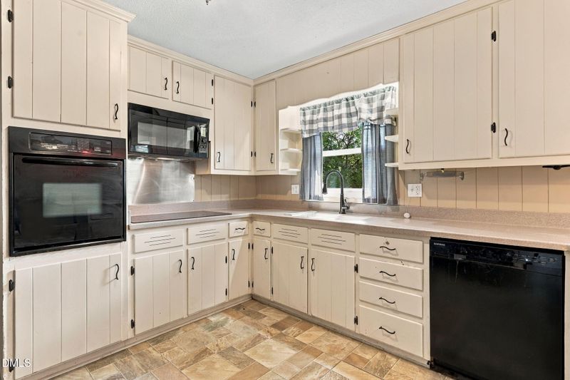 6320 Milford Rd, Fayetteville, NC 28303