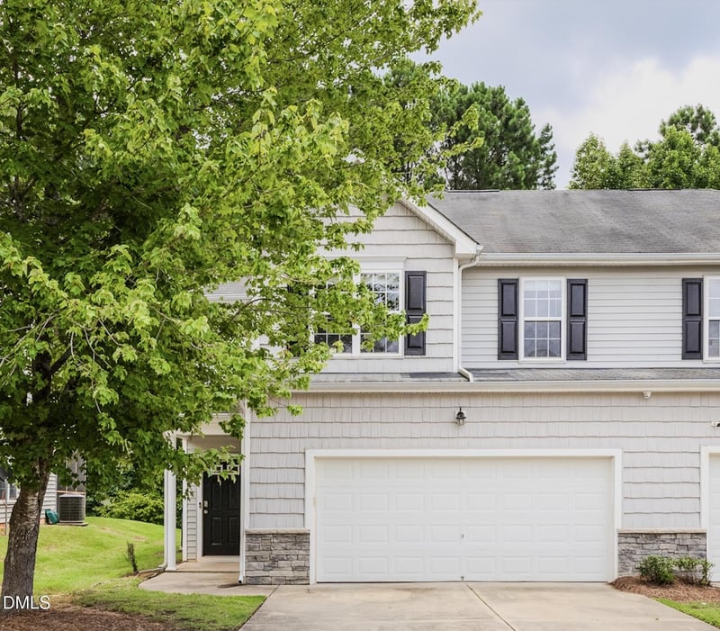 633 Woodson Dr, Clayton, NC 27527